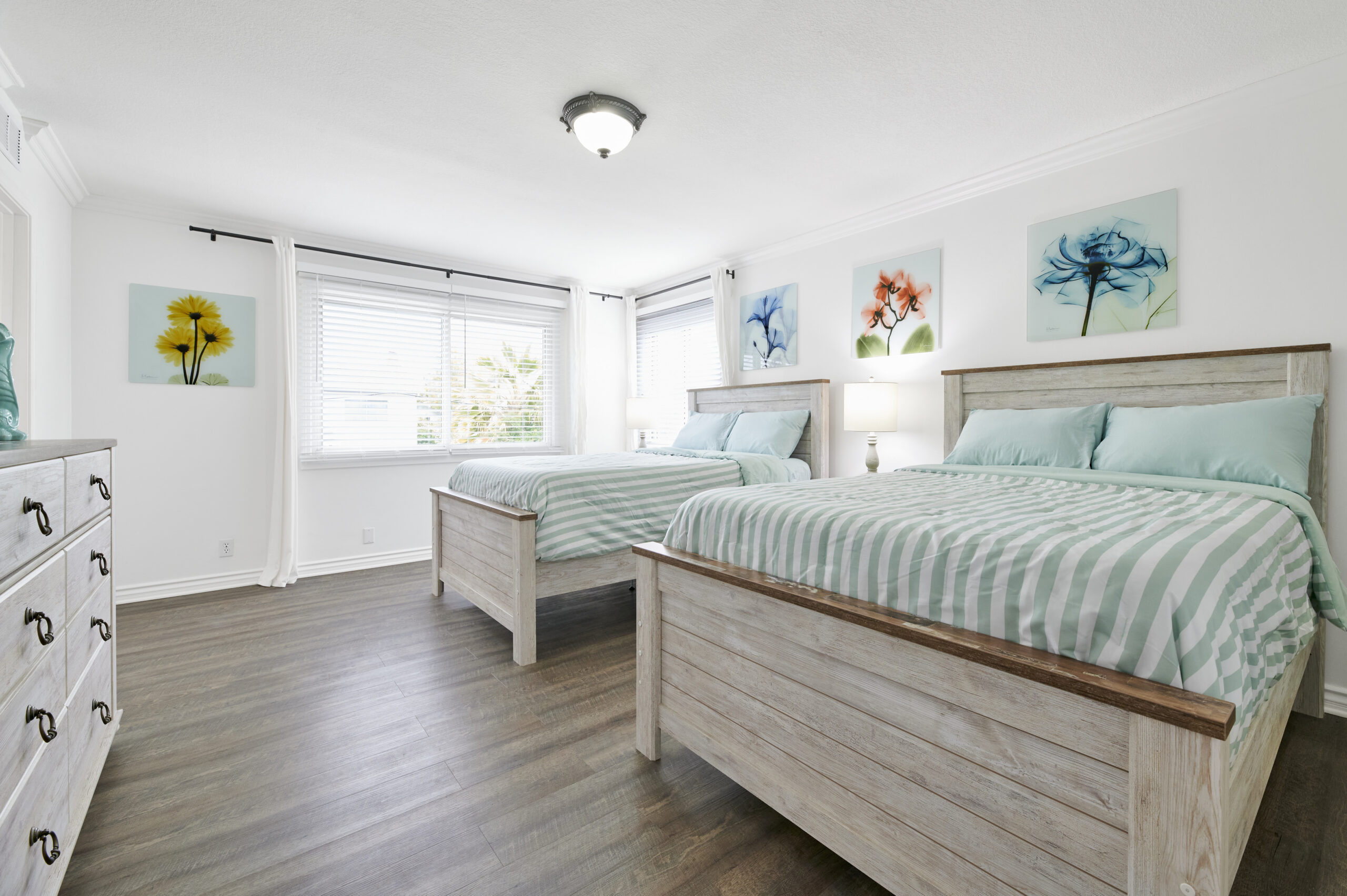 image of 2 beds in a bedroom of Gratitude Lodge rehab facility