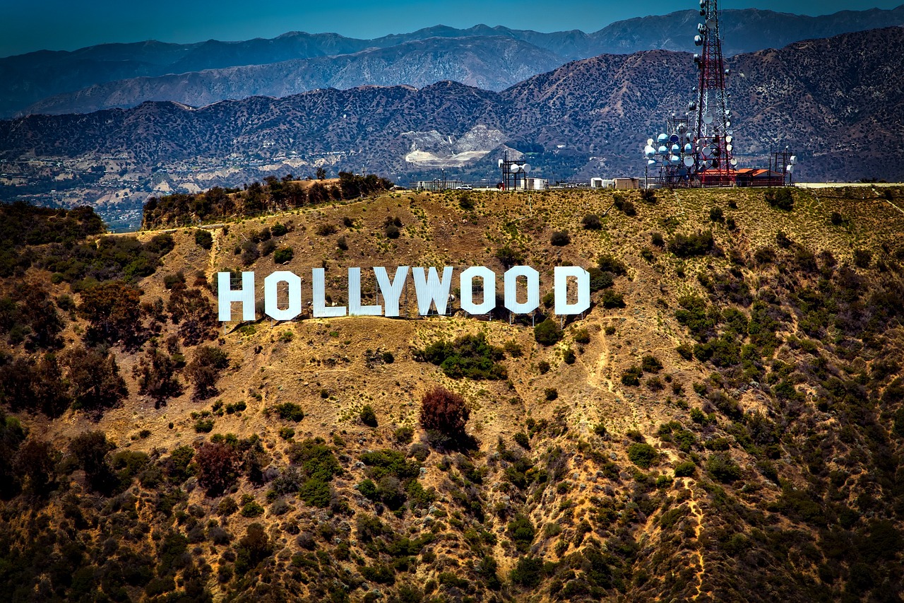 an image of the hollywood sign, representing Samuel L Jackson's sobriety journey