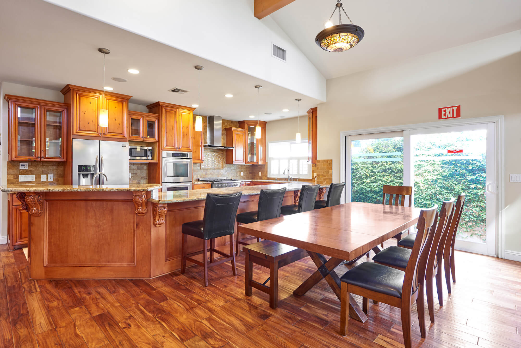 an image of Gratitude Lodge's Long Beach rehab kitchen