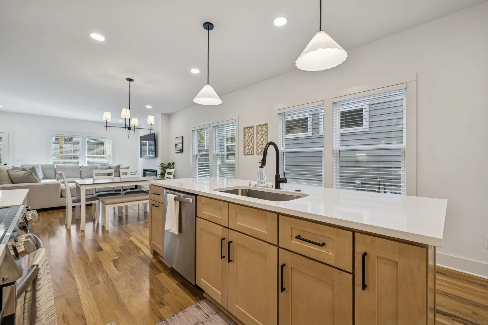 14-2623-Pennington-Ave-014.webp