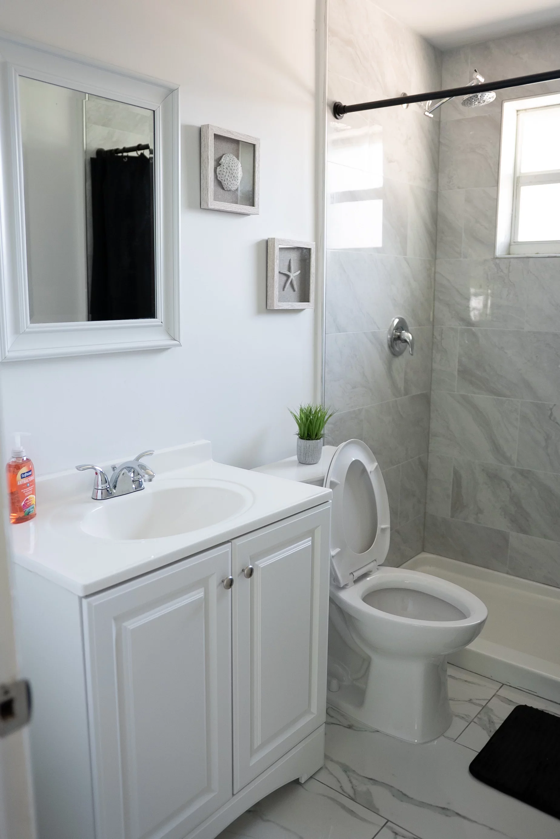 bathroom-inside-sober-living-environment-renaissance-recovery-florida.webp