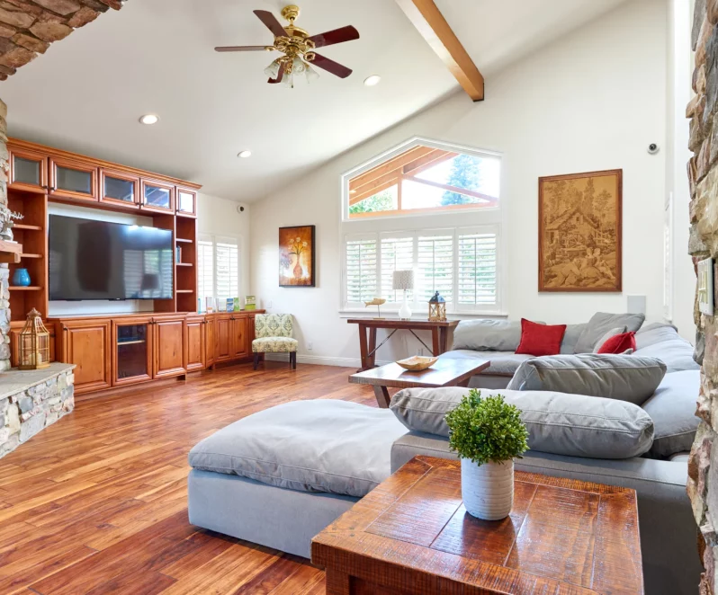 Gratitude Lodge Long Beach Living Room