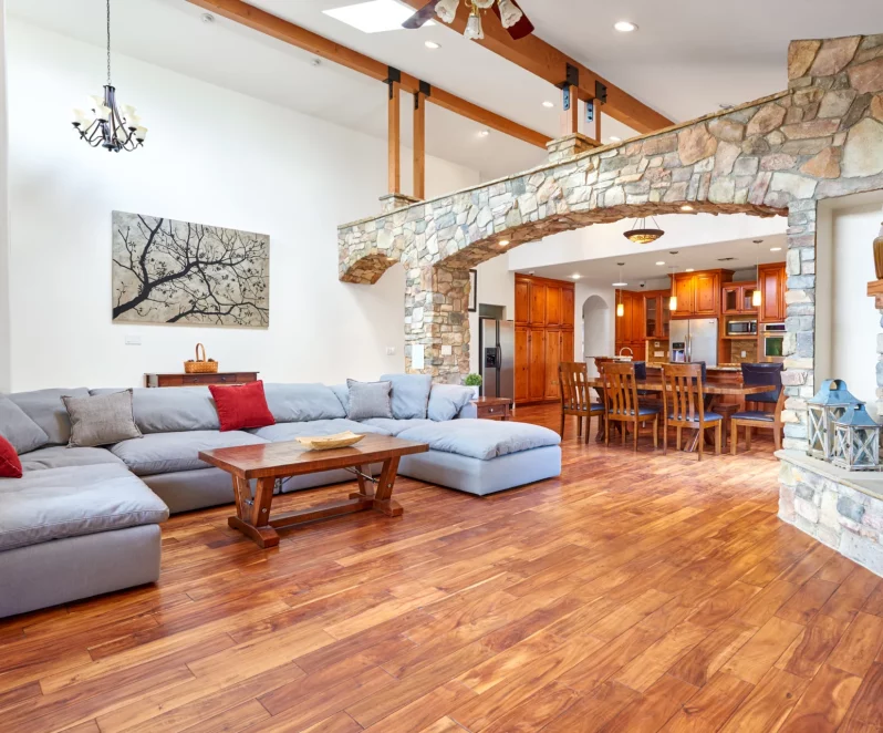 living-room-inside-drug-rehab-gratitude-lodge-chatwin